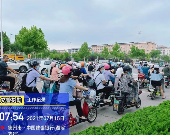 頭盔.jpg 頭盔.jpg